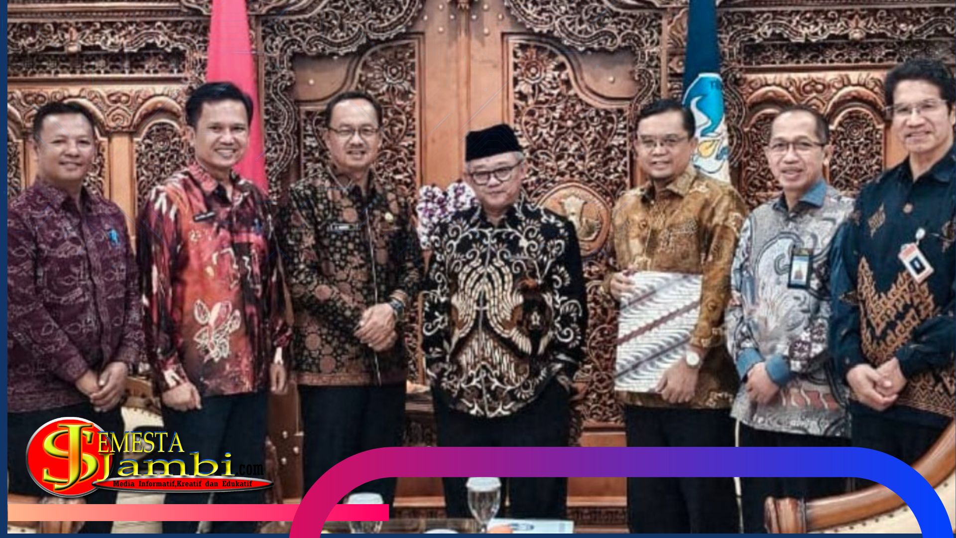 Biru Dongker Modern Strategi Inovasi Bisnis Dalam Menghadapi Disrupsi Tekno 20250918 154611 0000