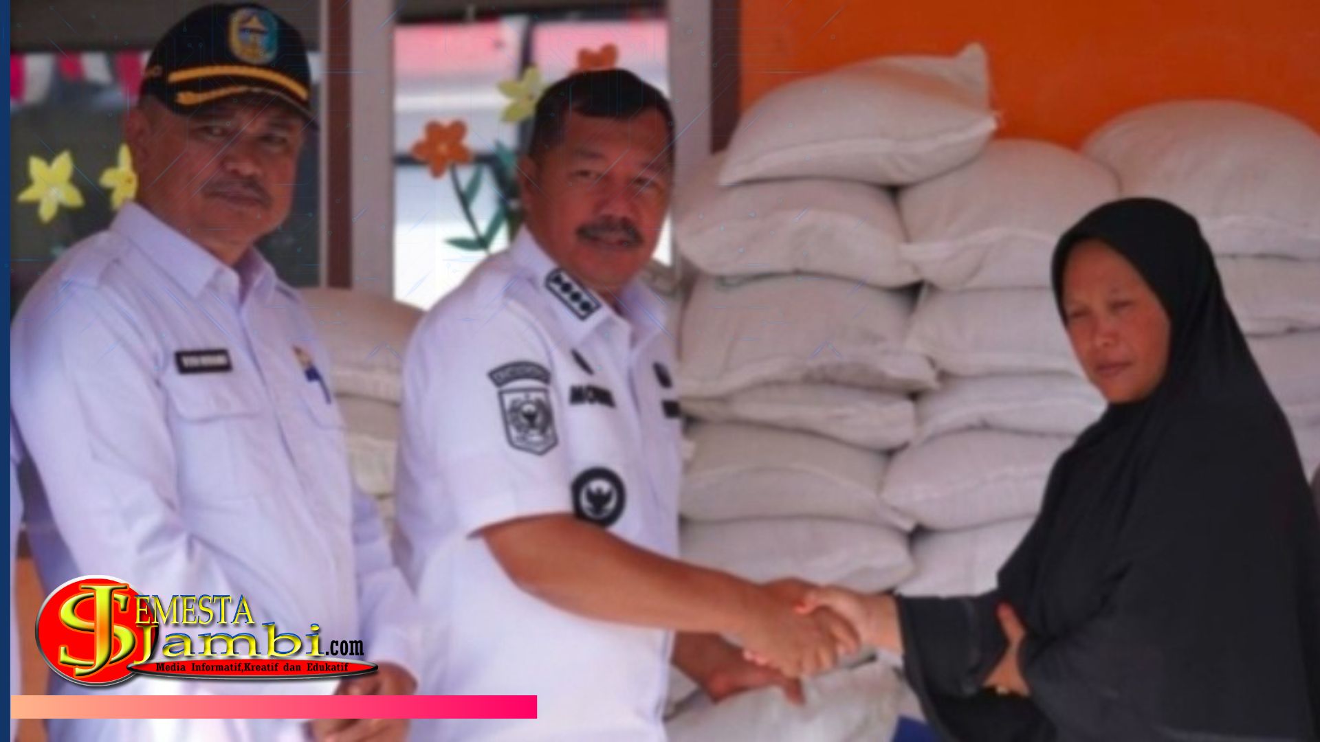 Biru Dongker Modern Strategi Inovasi Bisnis Dalam Menghadapi Disrupsi Tekno 20250918 155452 0000