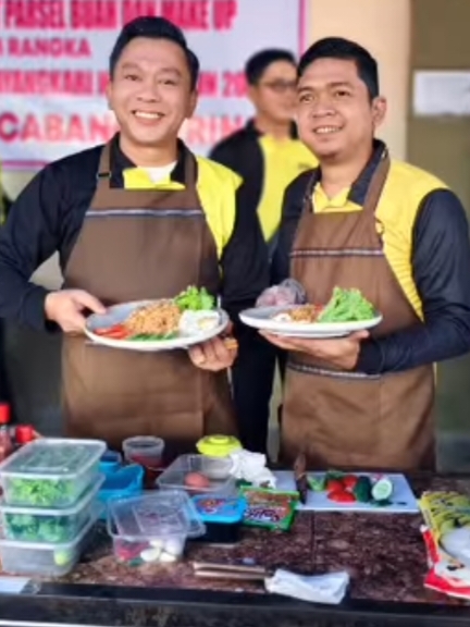 Kapolres Kerinci AKBP Arya Tesa Brahmana bersama Bhayangkari Cabang Kerinci mengikuti lomba masak nasi goreng HKGB 2025.
