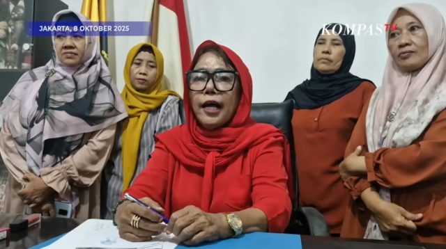 Ketua P4 Diana Memberikan Klarifikasi Kepada Wartawan Di Jakarta Tentang Isu Aksi Busana Dalam