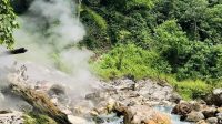 Mata Air Panas Nilo Sungsang Semburan Air Dari Tebing Vulkanik Di Geopark Merangin
