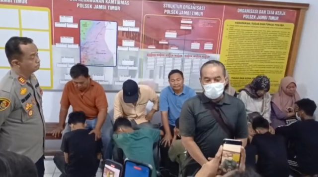 Polsek Jambi Timur Saat Menertibkan Kelompok Remaja Di Jalan Kota
