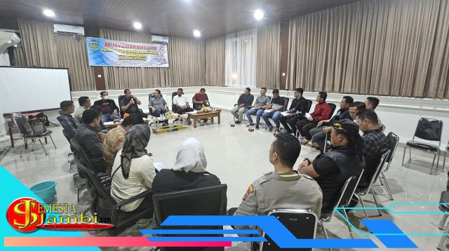 Peserta Musyawarah Kota Pjsi Sungaipenuh Mengikuti Sidang Pleno Pembahasan Program Kerja