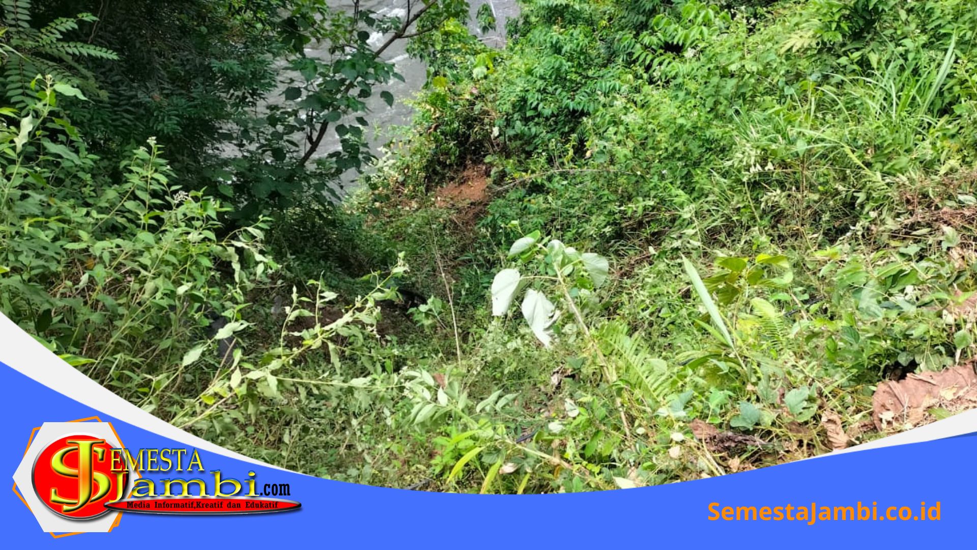 Tim Sar Melakukan Pencarian Korban Mobil Masuk Jurang Di Perbatasan Merangin Kerinci