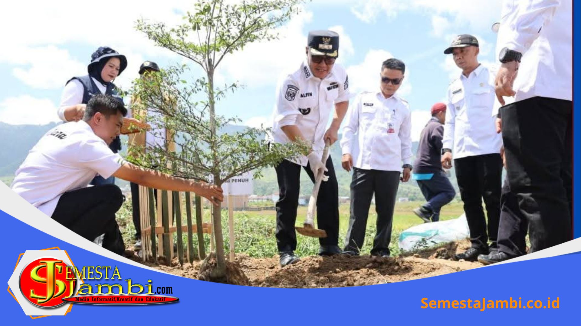 Penanaman Pohon Di Bantaran Sungai Batang Merao Sungai Penuh