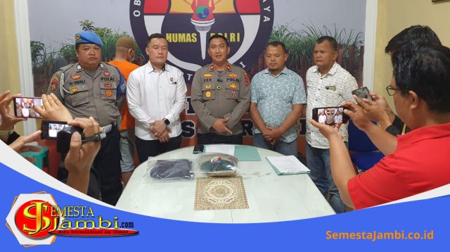 Waka Polres Kerinci Saat Melakuka Pres Relaese Curanmor Di Ruangan Humas Polres Kerinci