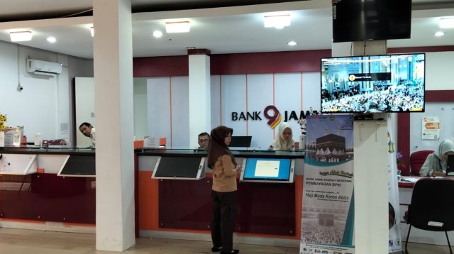 Suasana Pelayanan Nasabah Di Kantor Bank 9 Jambi Cabang Sarolangun