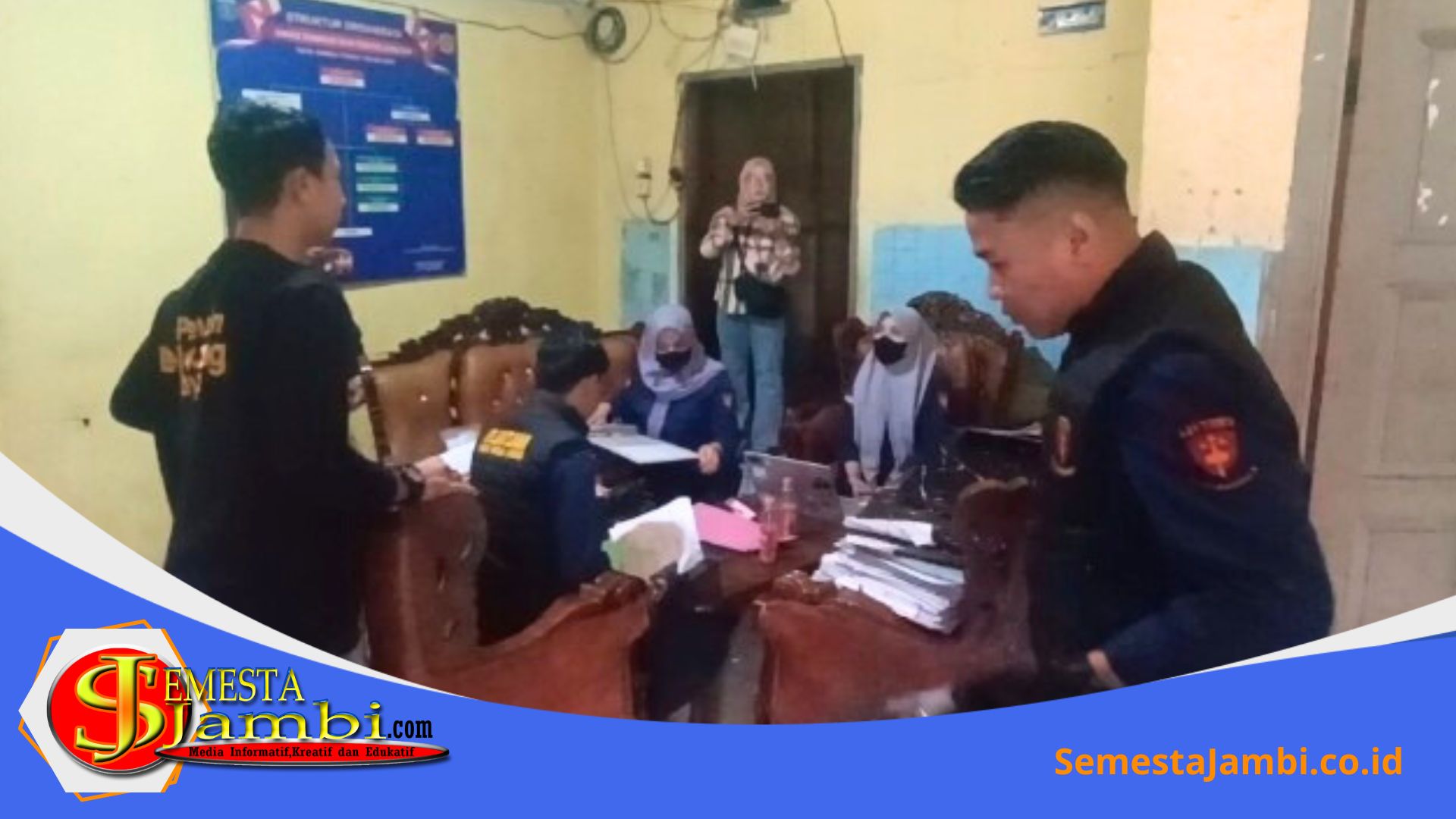 Tim Kejari Sungai Penuh Saat Penggeledahan Kantor Damkar