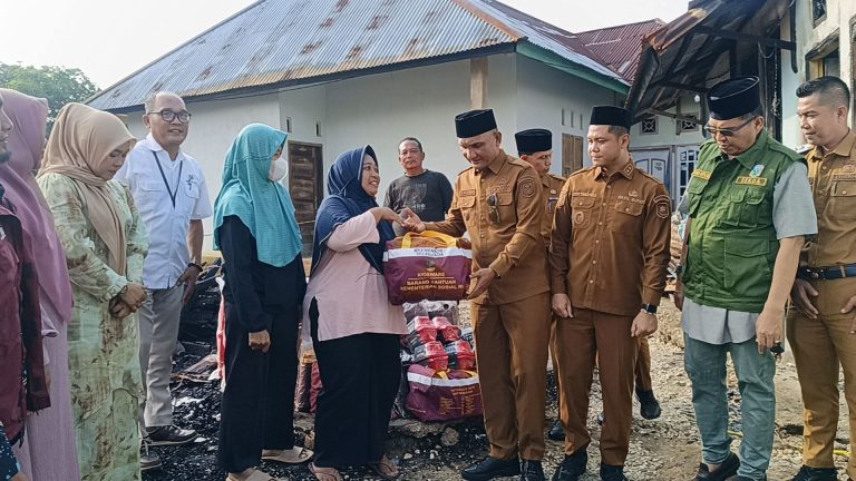 Bupati Dan Wabup Sarolangun Salurkan Bantuan