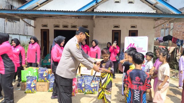 Kapolres Sarolangun Salurkan Bantuan Banjir
