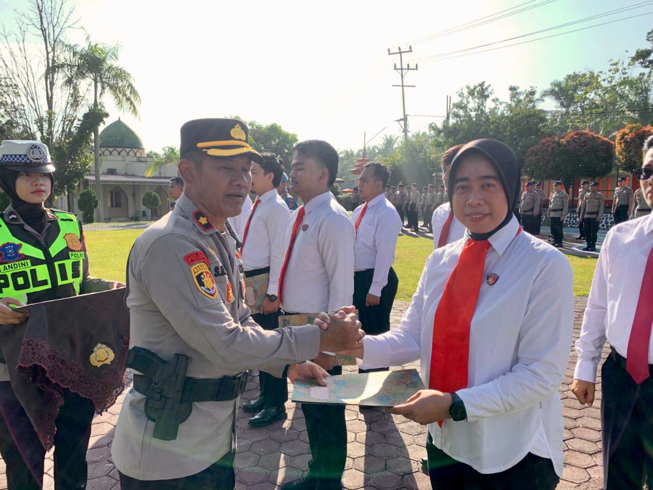 Waka Polres Srlngun Beri Penghargaan Pd Personil