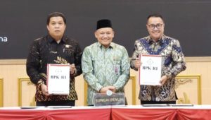 Wali Kota Alfin Menerima Lhp Bpk Ri Dan Opini Wtp Kota Sungai Penuh Tahun 2025