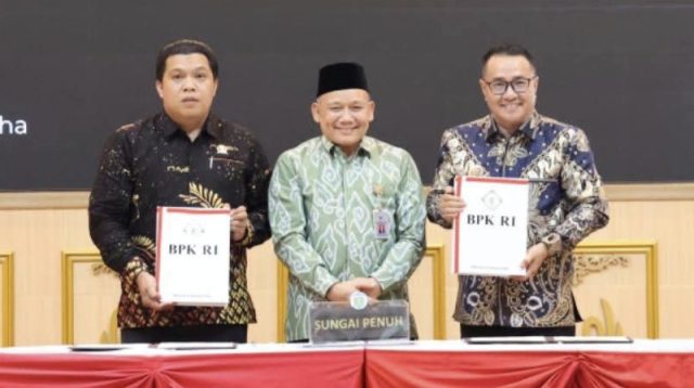 Wali Kota Alfin Menerima Lhp Bpk Ri Dan Opini Wtp Kota Sungai Penuh Tahun 2025