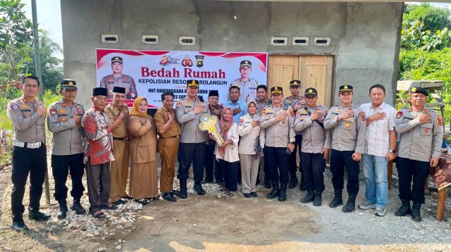 Kapolres Srlngun Resmikan Bedah Rumah