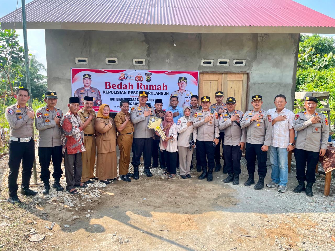 Kapolres Srlngun Resmikan Bedah Rumah
