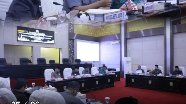 Ketua Dprd Hutri Randa Memimpin Rapat Bamus Dprd Kota Sungai Penuh Membahas Jadwal Masa Persidangan Iii Tahun 2026 Bersama Pimpinan Anggota Bamus Dan Sekretariat Dprd