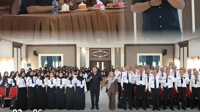 Ketua Dprd Kota Sungai Penuh Hutri Randa Memberikan Materi Kepemimpinan Kepada Peserta Latsar Cpns Kota Sungai Penuh Di Bpsdm Provinsi Jambi Sebagai Upaya Membentuk Asn Profesional Dan Berakhlak