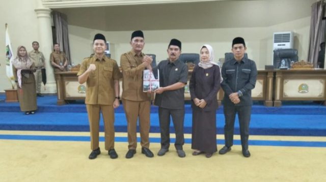 Pimpinan Dprd Srlngun Brsama Bupati Srlngun