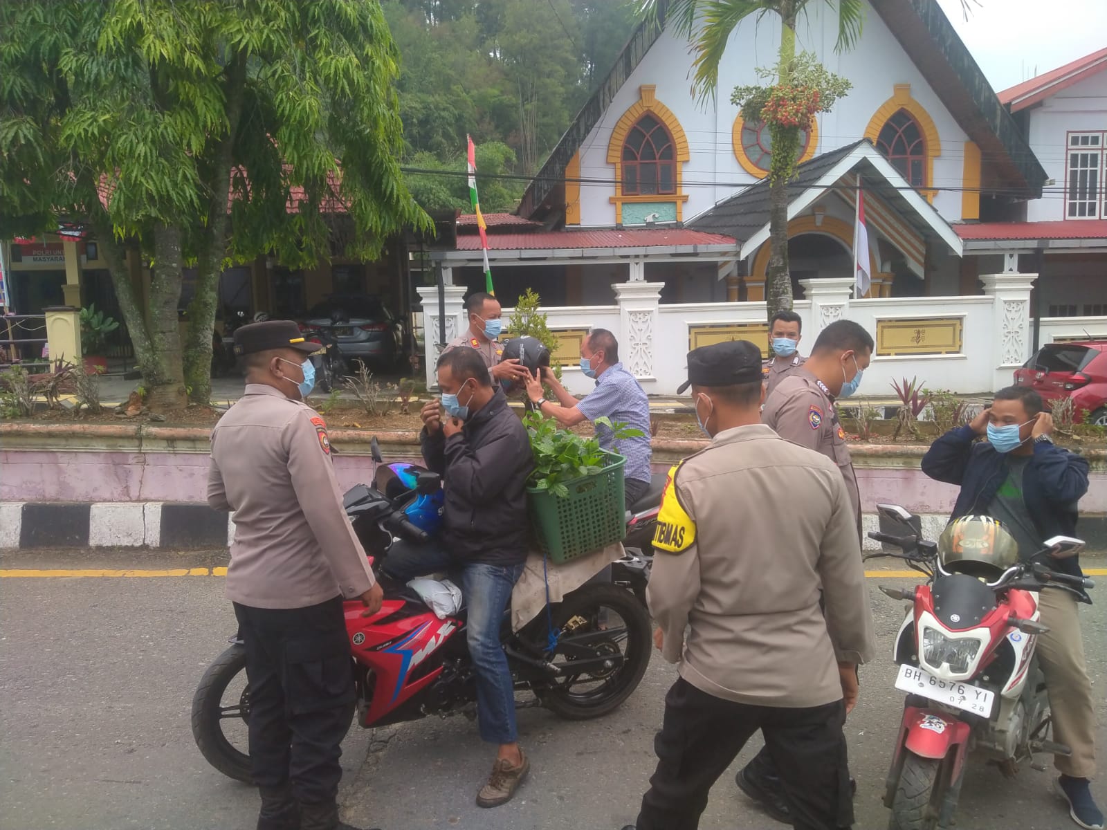 Aksi Sosial Polres Kerinci Berbagai Masker