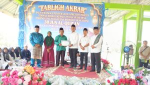 Bupati H Ahurmin Serahkan Pnghargaan Hafiz Quran