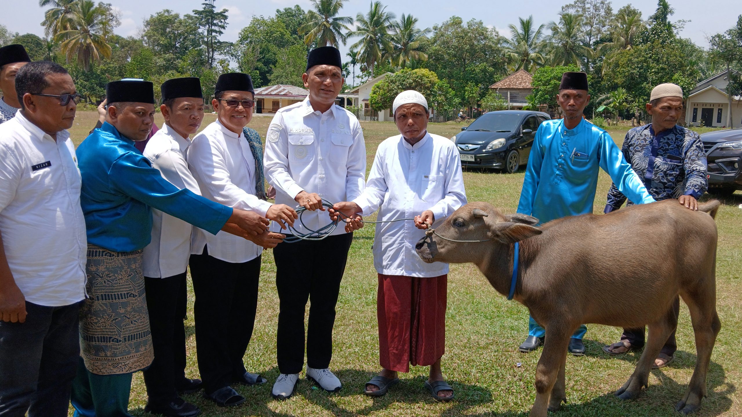 H Hurmin Serahkan Hewan Ternak Untuk Hafiz Quran